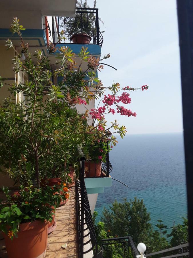צ'פרו Odhisea Hotel Restaurant מראה חיצוני תמונה